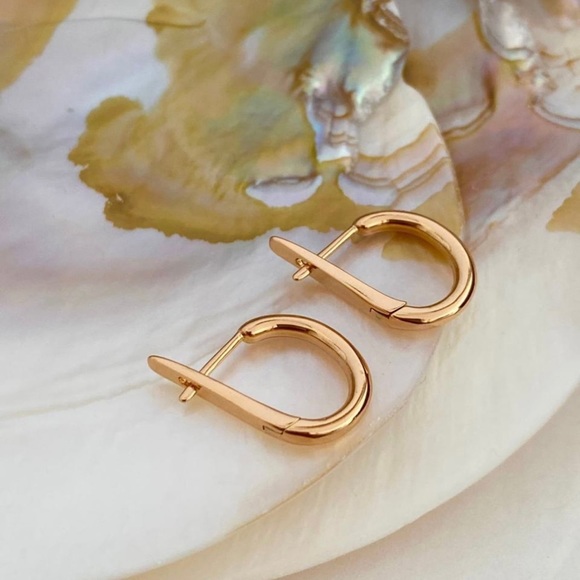 Hoop Huggie Earrings 18k Gold Luxury Jewelry - Picture 3 of 6